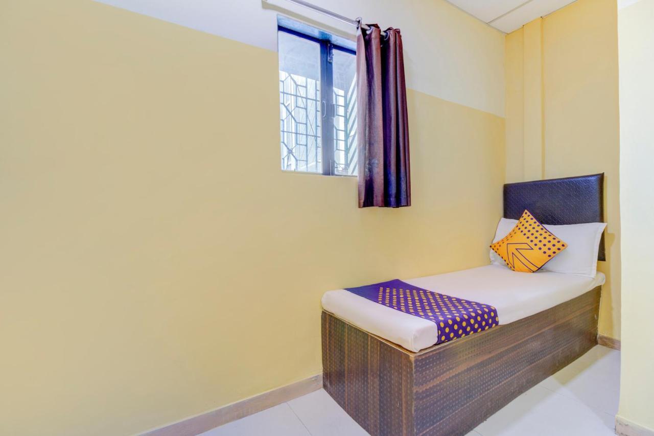 מומביי Oyo 70661 Hotel Al Makkah Managed By Hotel Paris מראה חיצוני תמונה